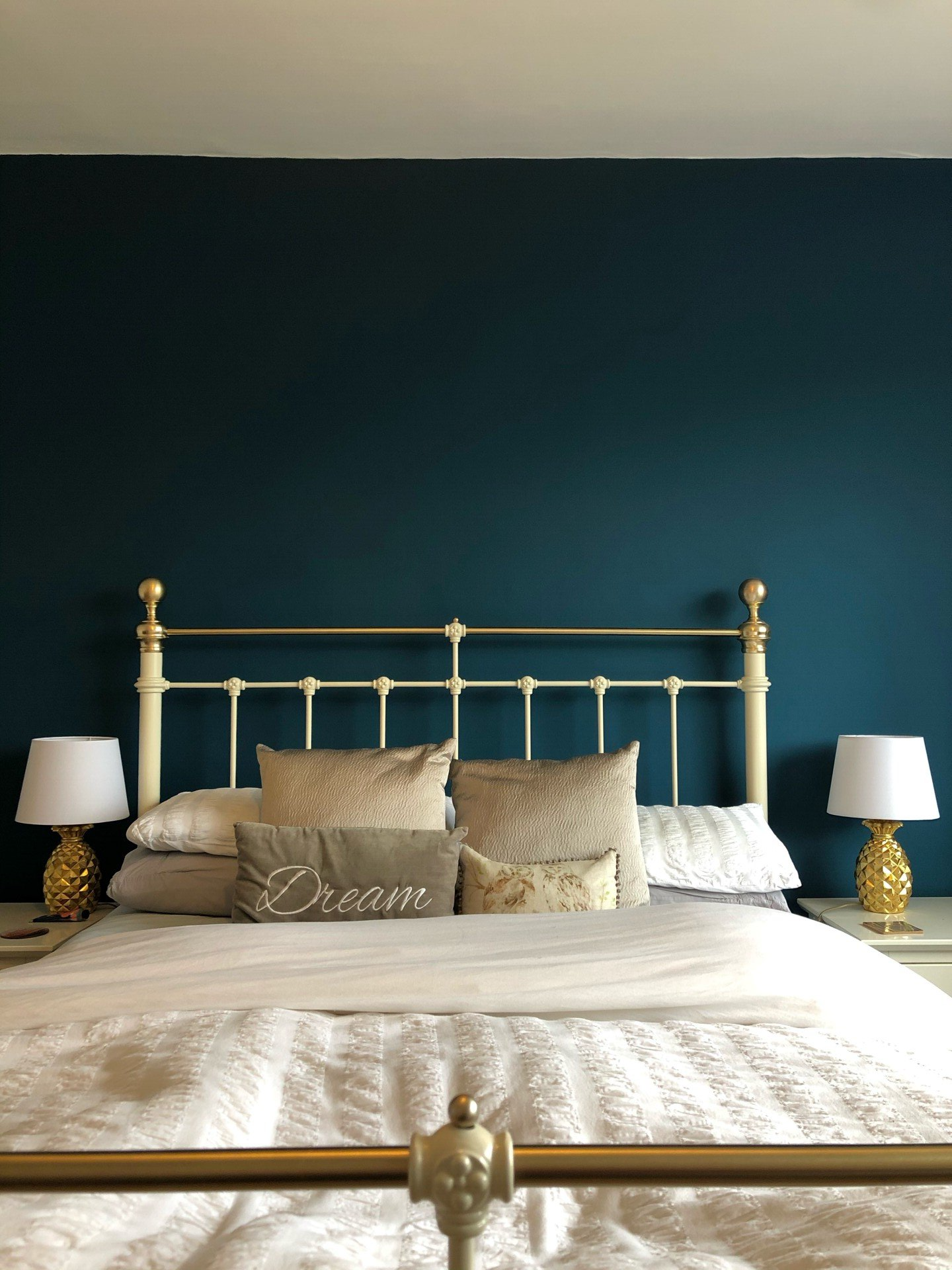 interior painting and decorating - living spaces - feature wall
