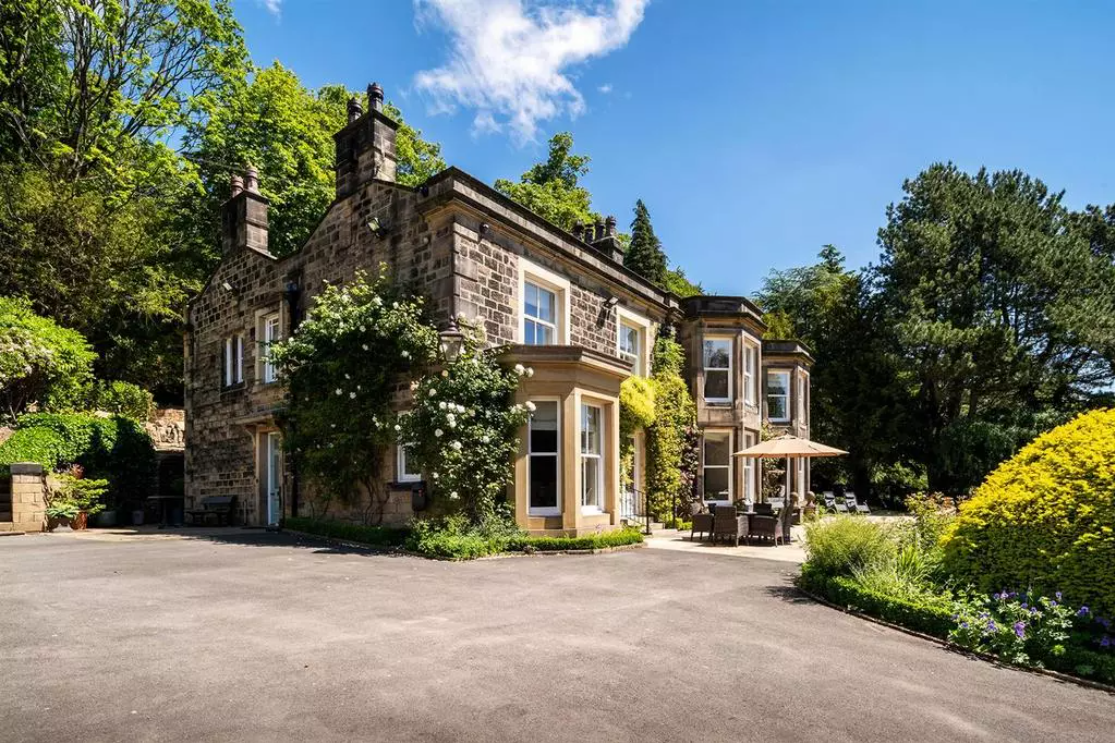 exterior painting and decorating - manor house