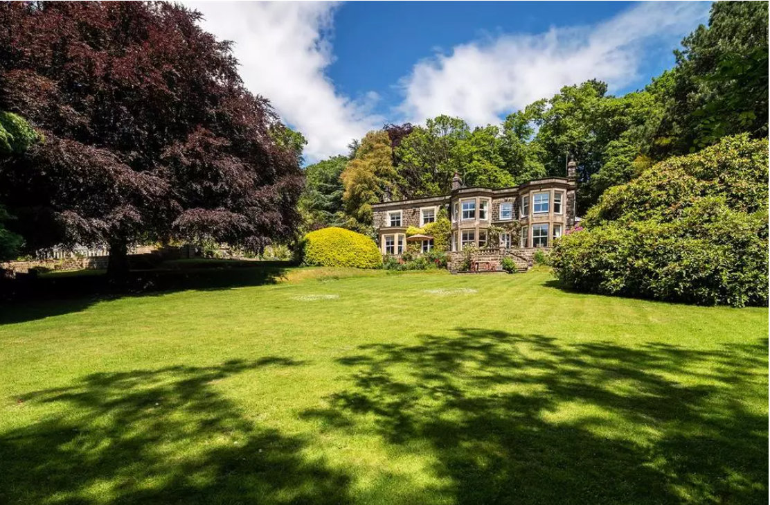 Exterior woodwork and window restoration in Rawdon, serving properties near the Billing Nature Reserve