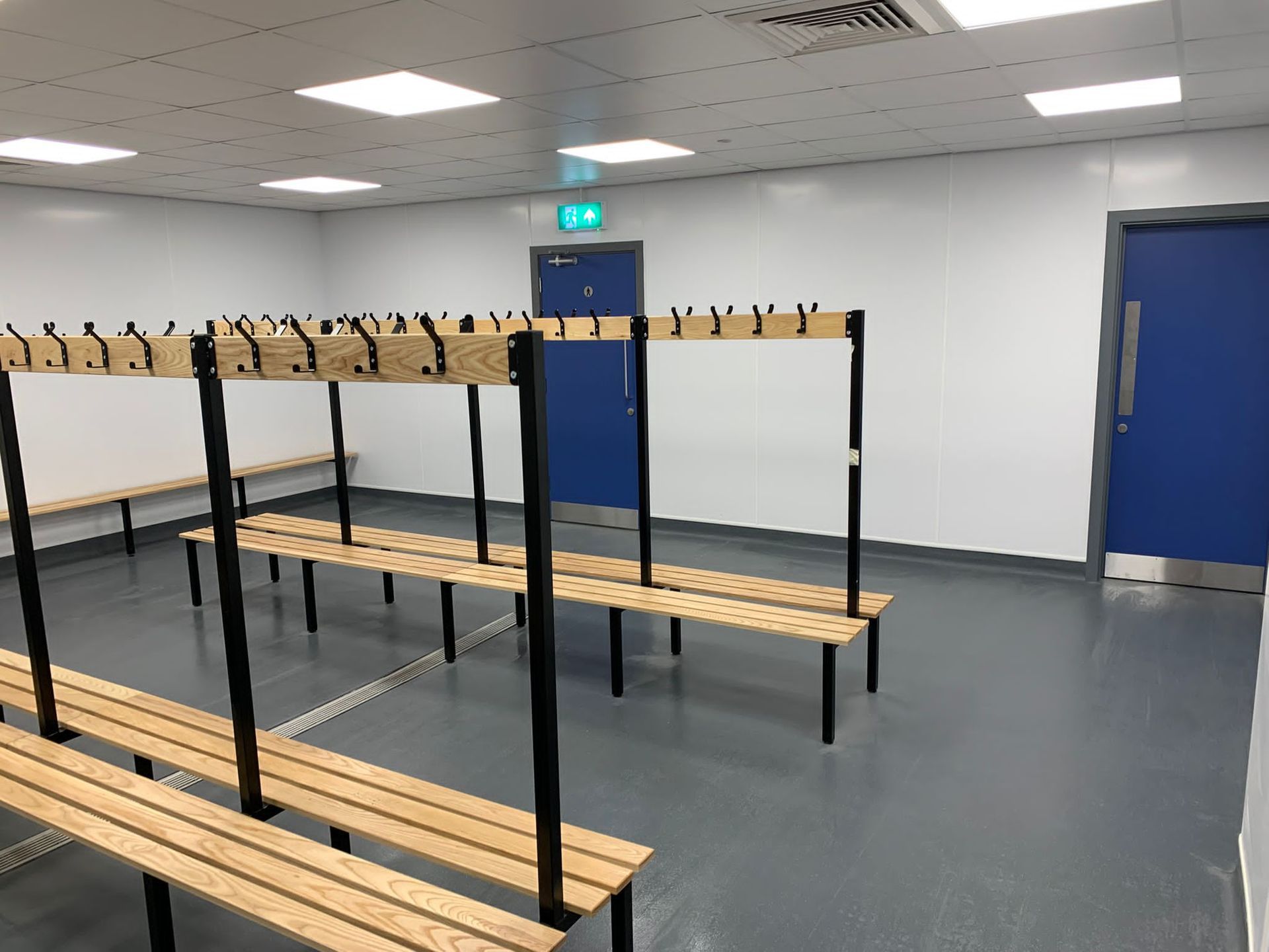 Education changing room maintenance – benches and woodwork painted with high-traffic-resistant coatings during term break