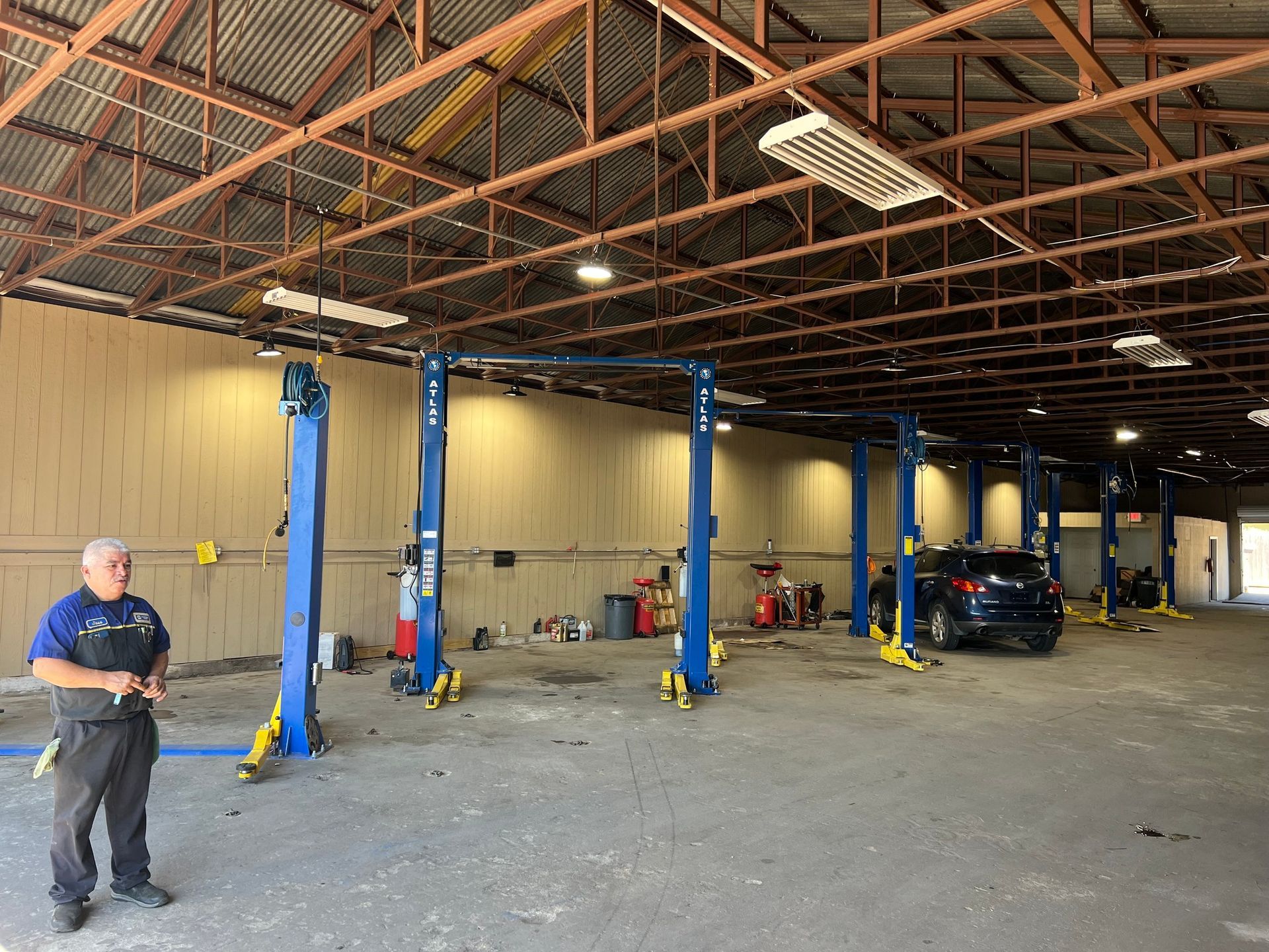 Mechanic Waiting on A Car | 5G Auto Service & Bodyshop