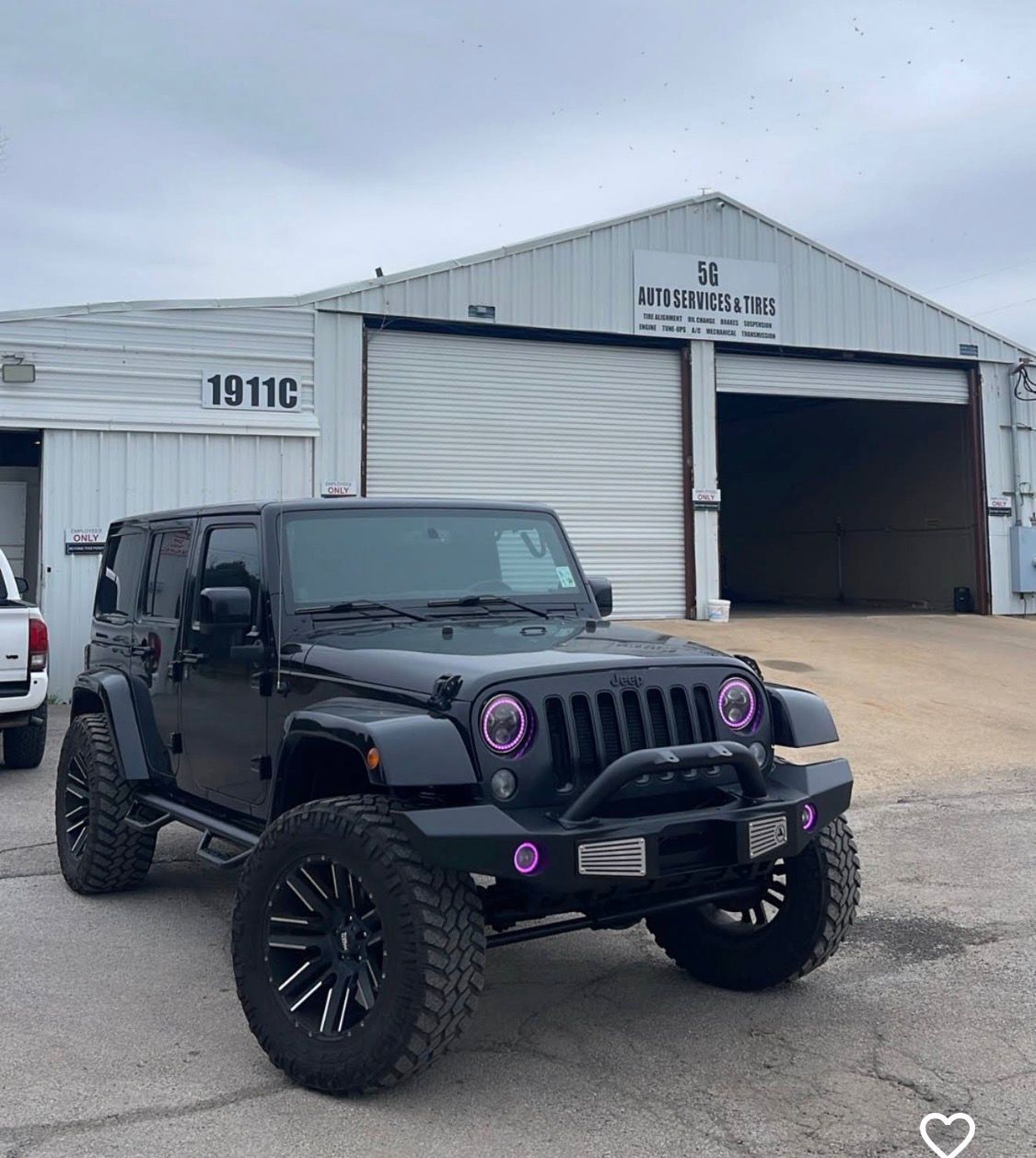 Black Jeep Parked Outside of Auto Shop | 5G Auto Service & Bodyshop