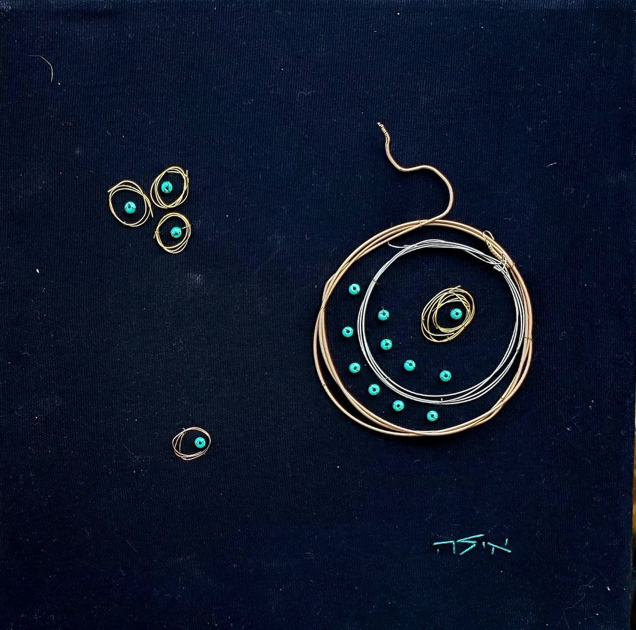 A drawing of a circle with green dots on it