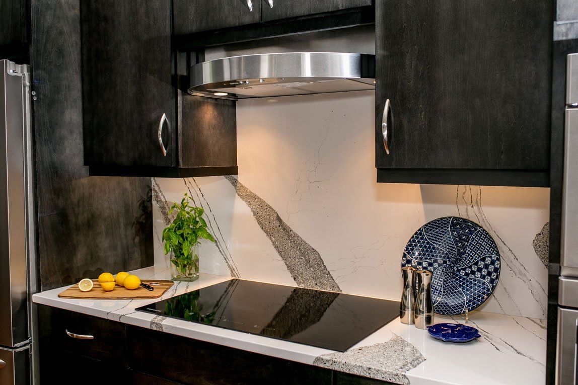 Modern Kitchen Stove — Elegant Kitchen Stove and Chimney in Savannah, GA