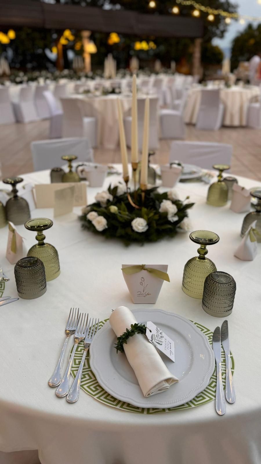 tavola apparecchiata per matrimonio