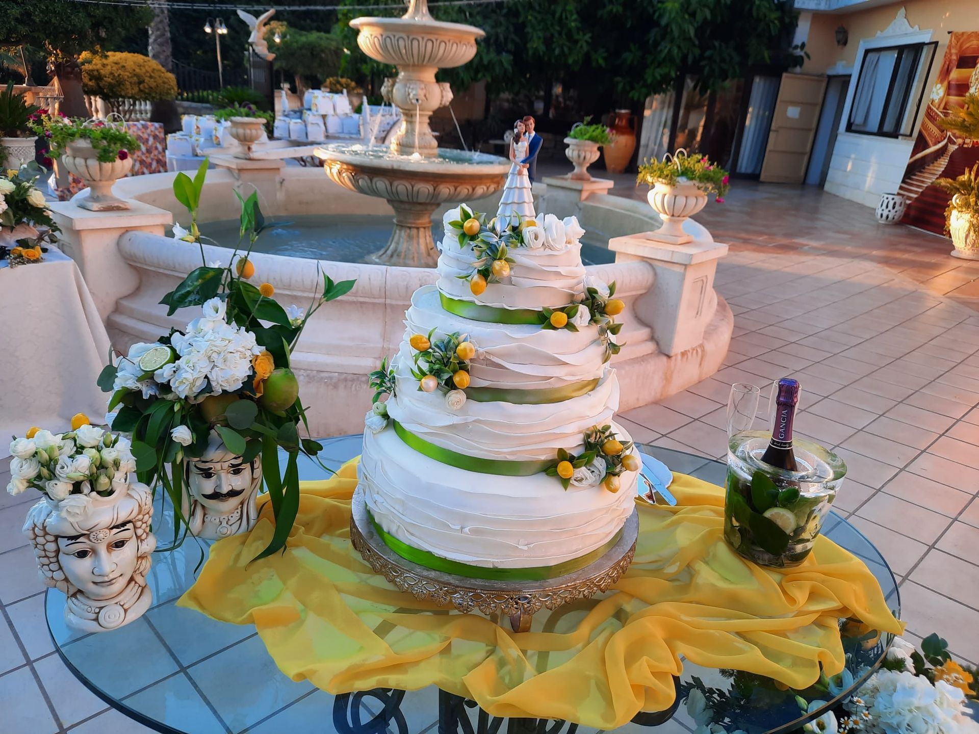 torta nuziale con limoni glassati