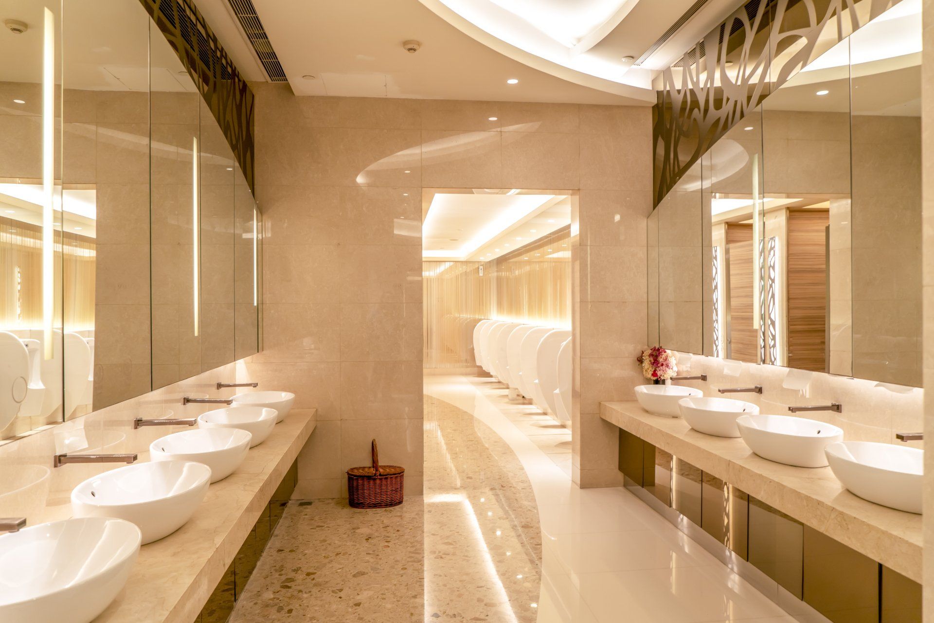 A bathroom with a lot of sinks and mirrors.