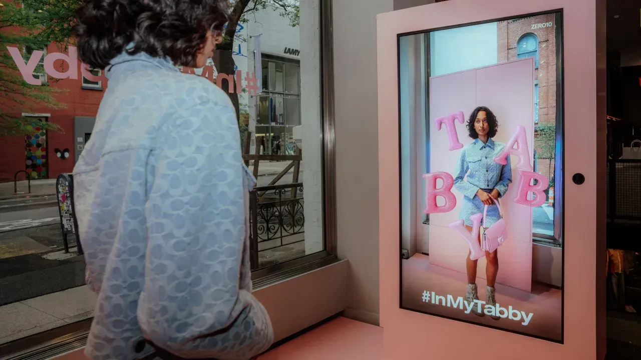 How AR Mirrors are Revolutionizing the Fitting Room Experience