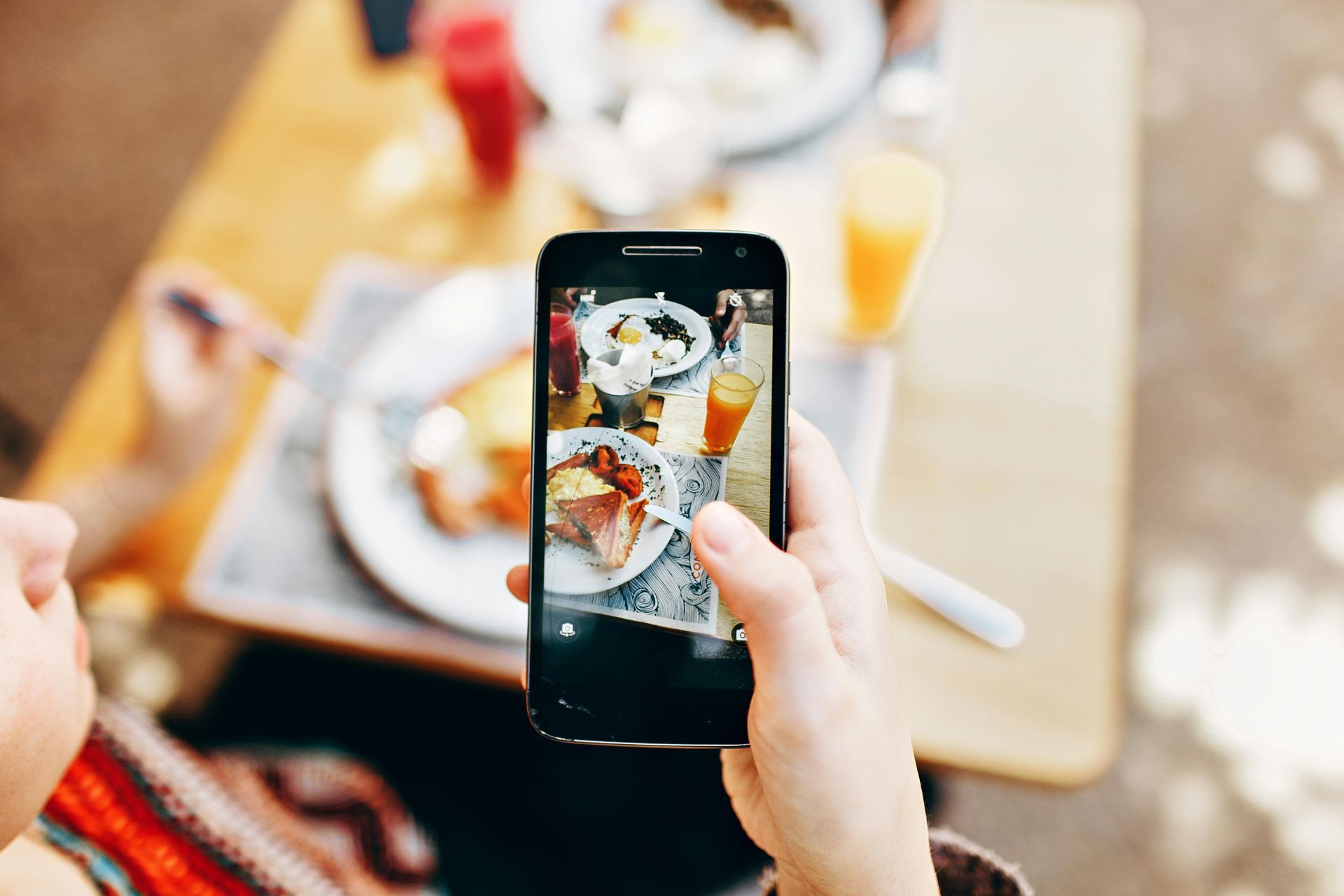 Top Augmented Reality Use Cases in Food & Beverage