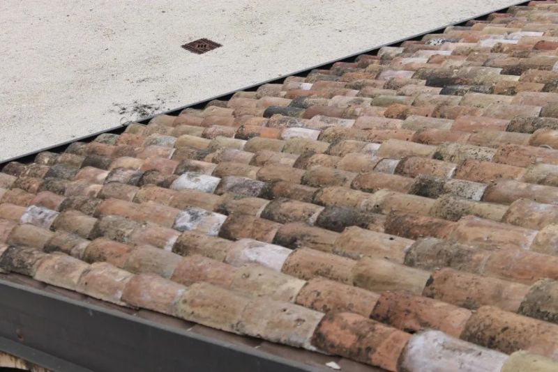 tetto a tegole da ristrutturare