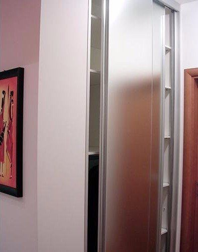 Scorrevoli guardaroba in specchio satinato