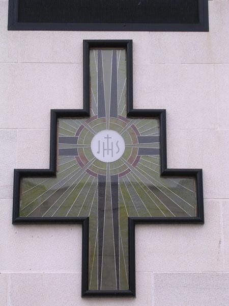 Finestra cappella gentilizia con vetrata Tiffany