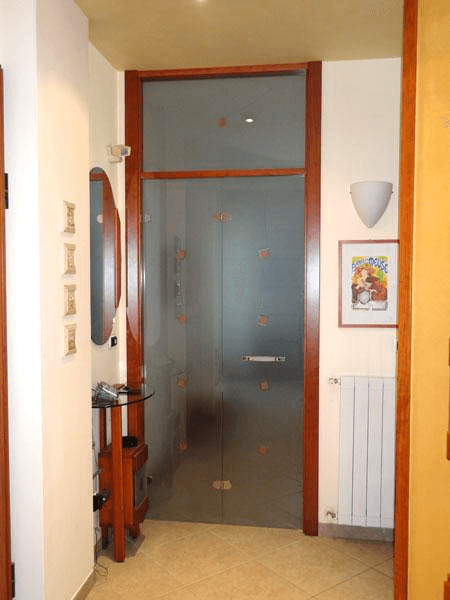 porta con incasso in legno