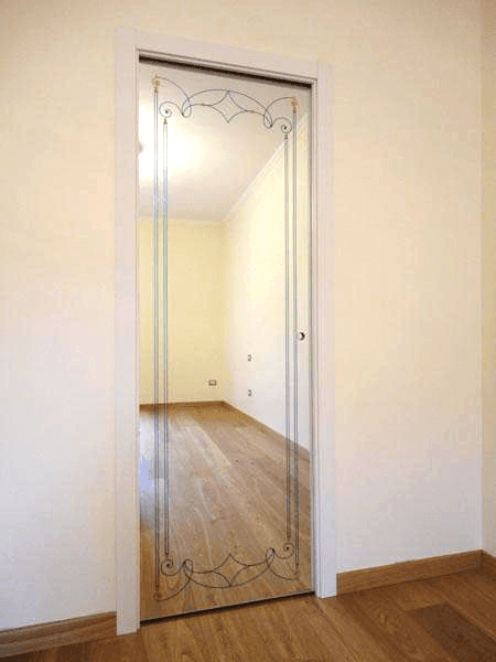 Scorrevole ricoperta con specchio retrodecorato