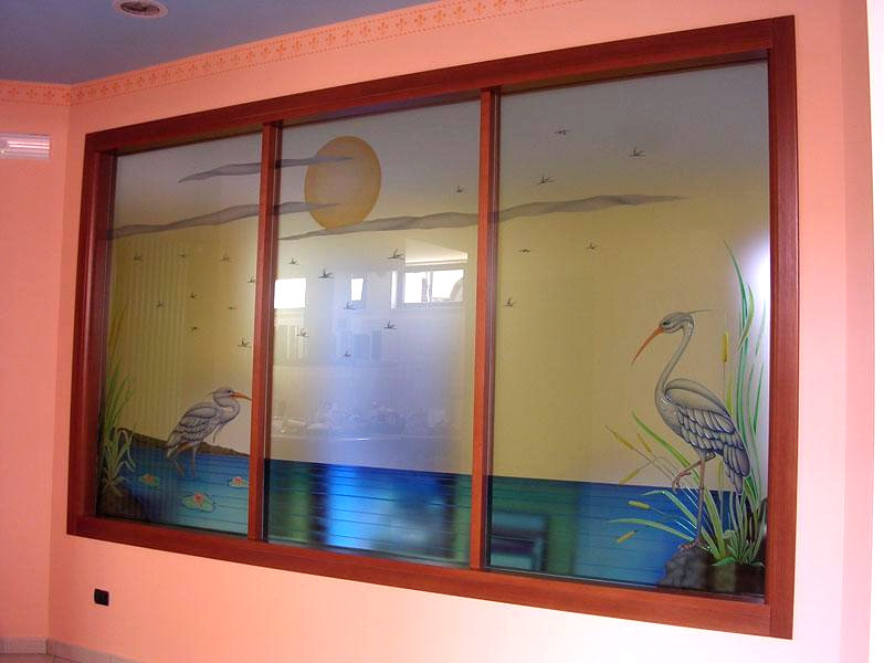 Decoro inciso e colorato