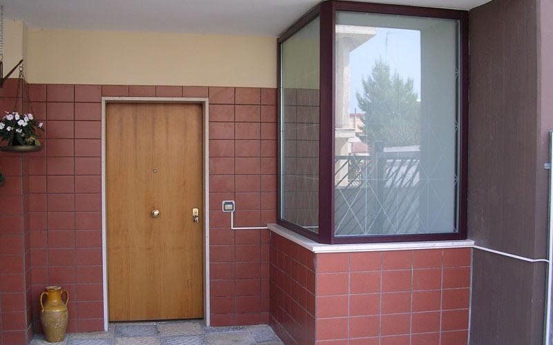 Chiusura esterna botola scale