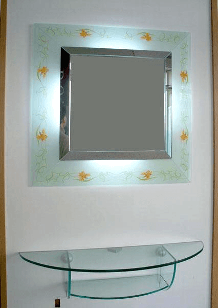 Consolle in cristallo con specchio decorato e illuminato