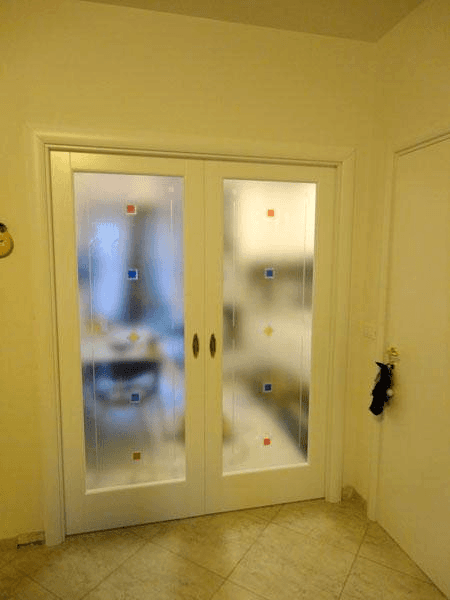 Decoro inciso e colorato