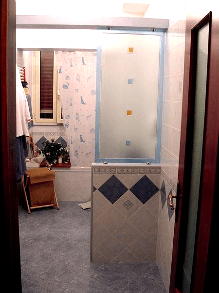 Decoro inciso e colorato