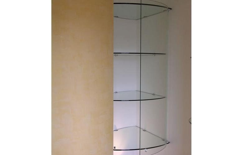 Vetrinetta in muratura con antina curva