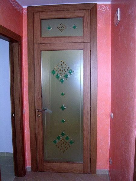 Decoro inciso e colorato