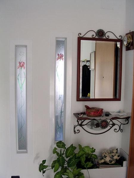 Decoro inciso e colorato