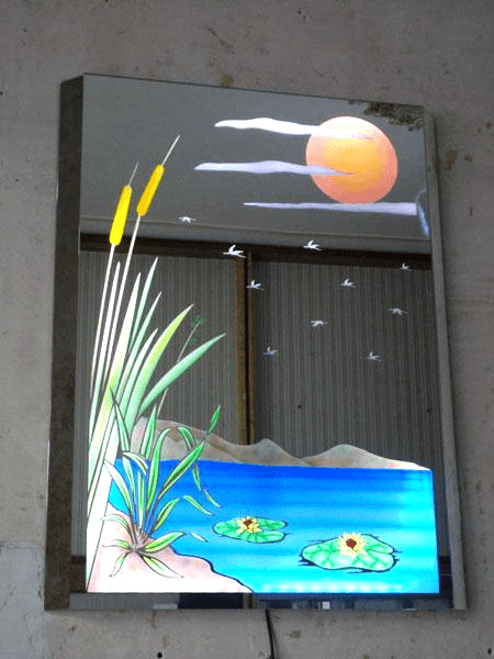 Piccola specchiera retrodecorata e illuminata