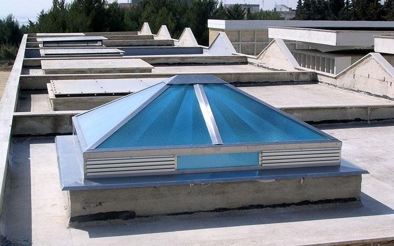 Lucernario in acciaio e vetri colorati