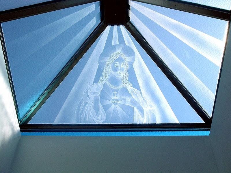 Lucernario in acciaio e vetri smerigliati con sfumature