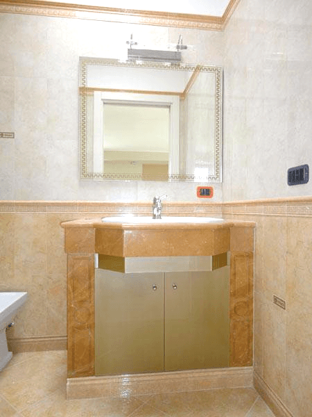 Specchio retrodecorato con telaio nascosto