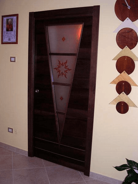 Decoro inciso e colorato