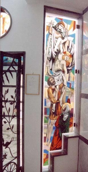 Vetrata Tiffany con smalti a gran fuoco