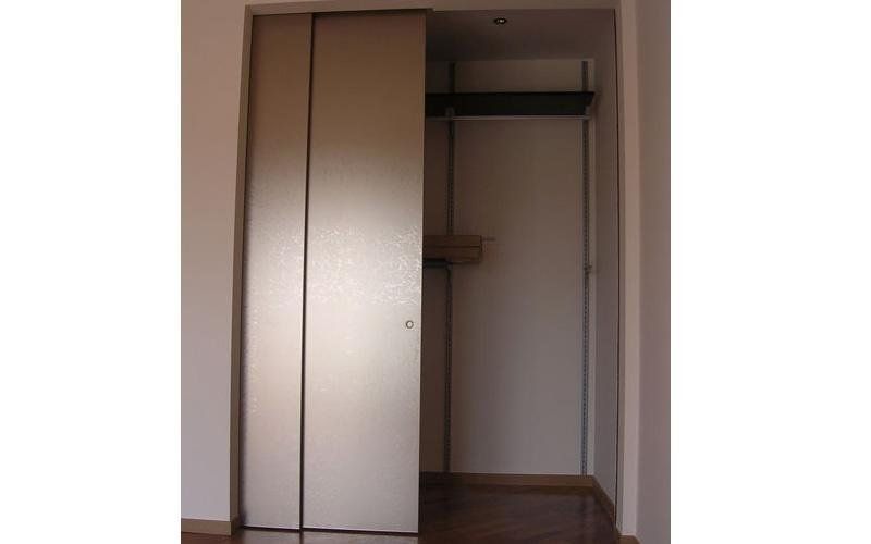 Scorrevoli guardaroba in specchio satinato