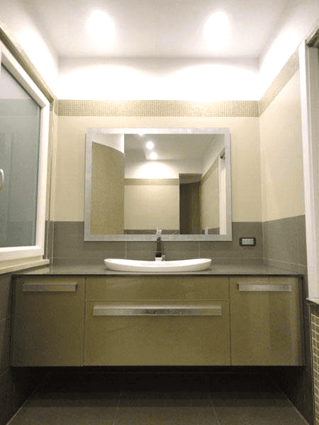 Mobile e top in vetro retrolaccato con specchio