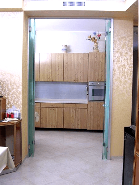 ante appiattite su parete