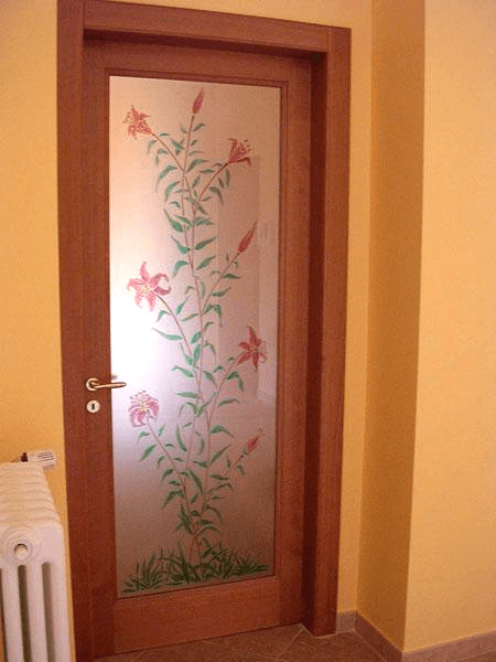 Decoro inciso e colorato