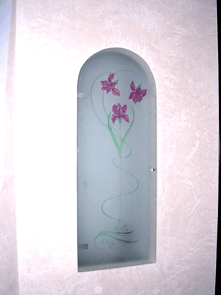 Decoro inciso e colorato