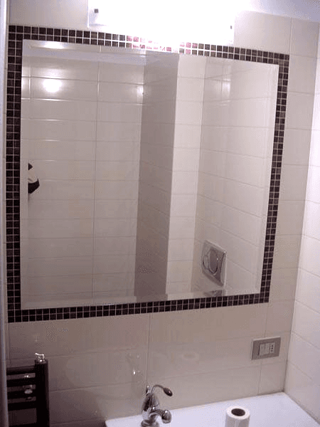 Specchio bisellato sovrapposto e con telaio nascosto