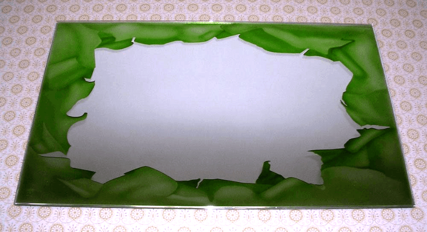 Specchio decorato con effetto carta strappata