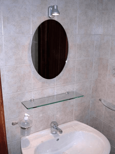 Specchio con mensola