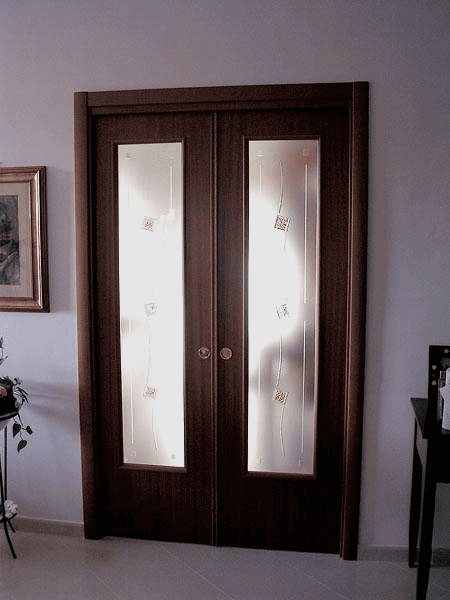 Decoro inciso e colorato