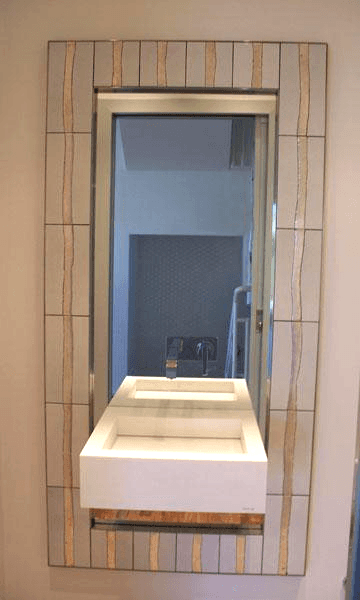 Specchiera con lavabo sospeso e incassato