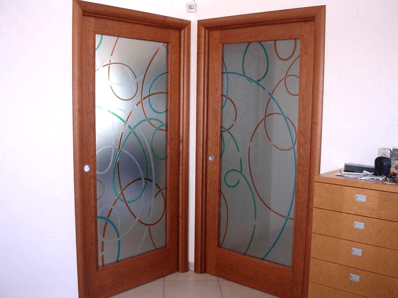 Decoro inciso e colorato