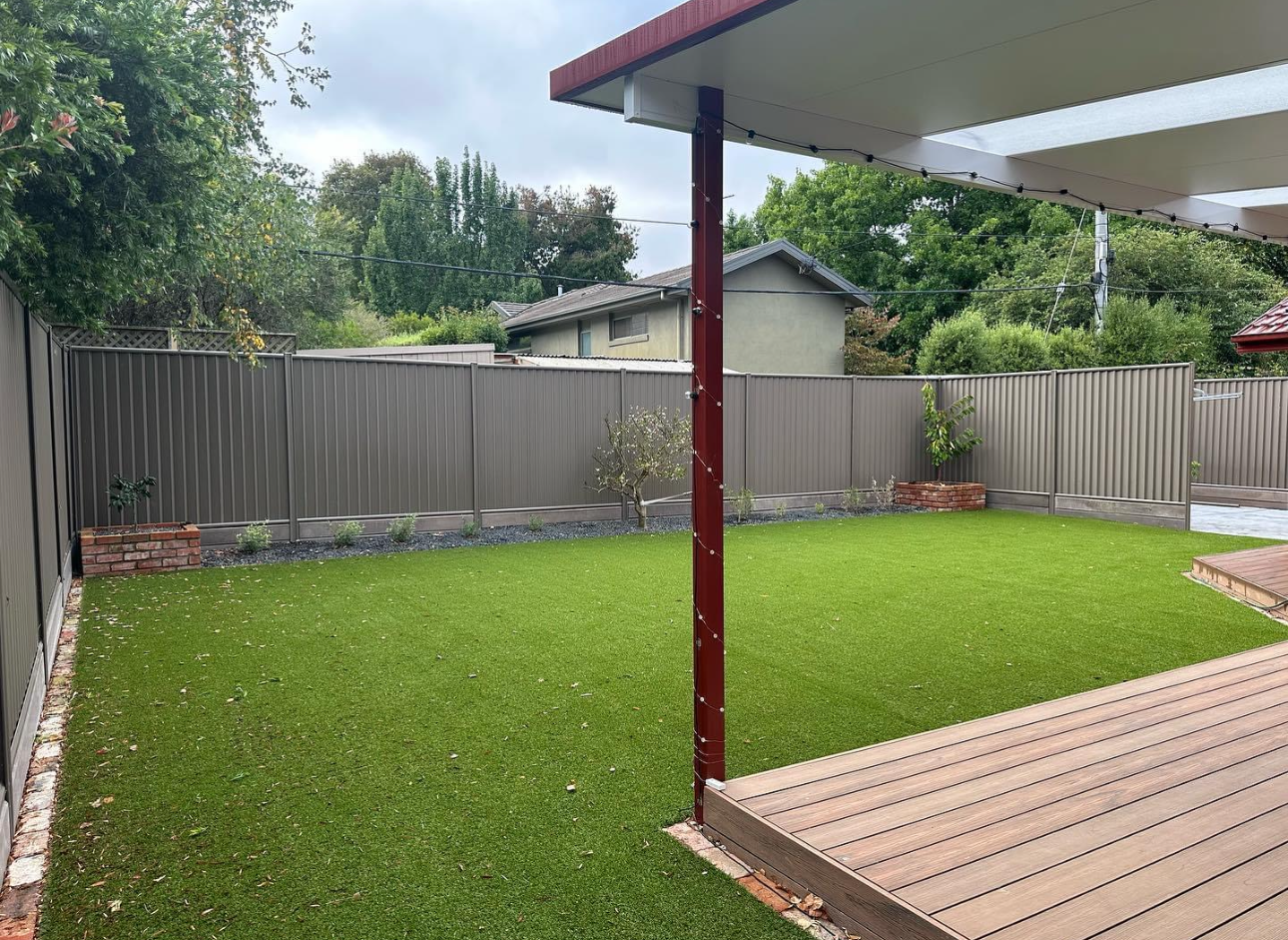 Green Colorbond Fencing in a back garden area— Capital Fencing in Charnwood, ACT
