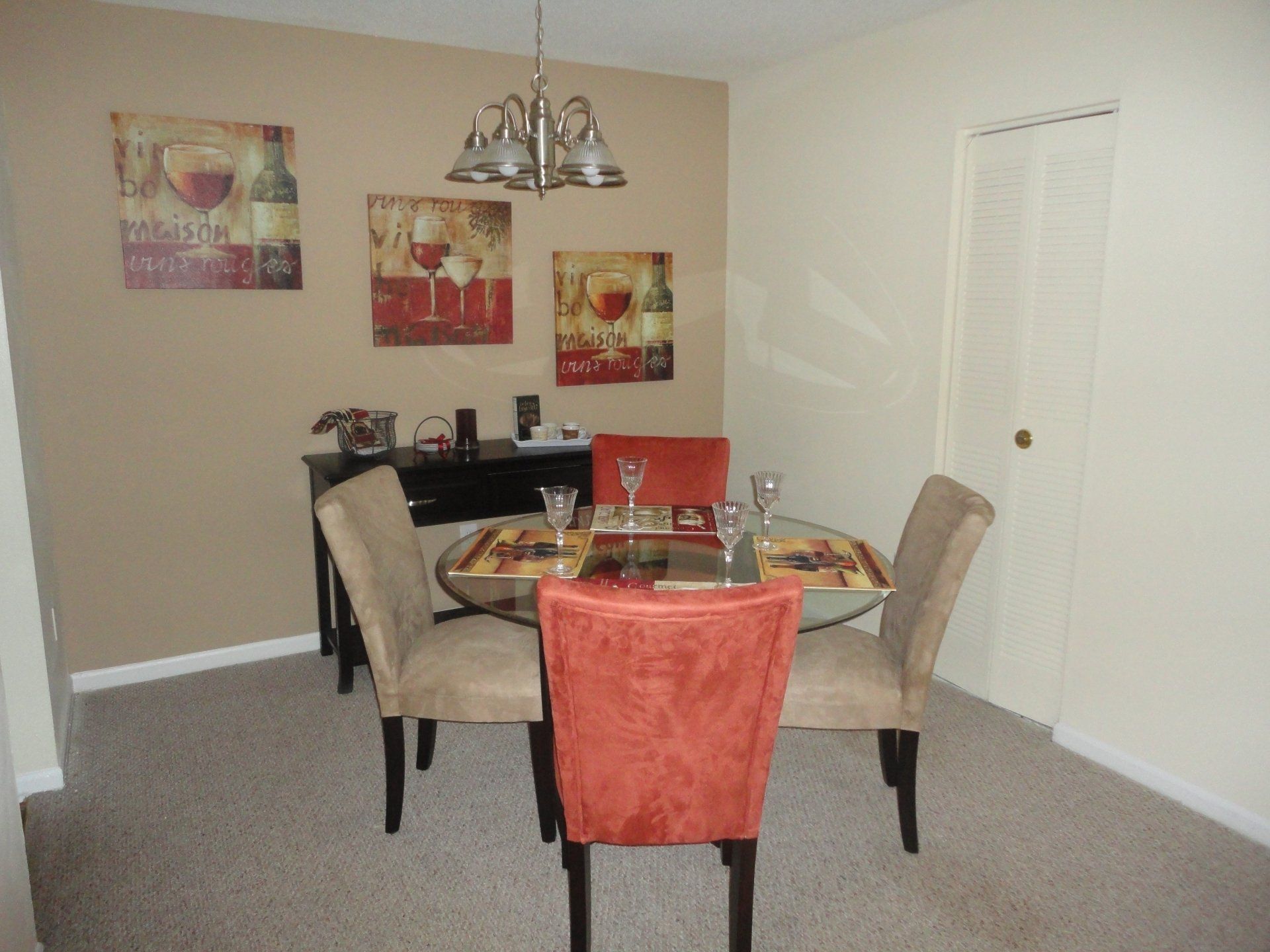 Dining Table and Chair | Cambridge Apartments