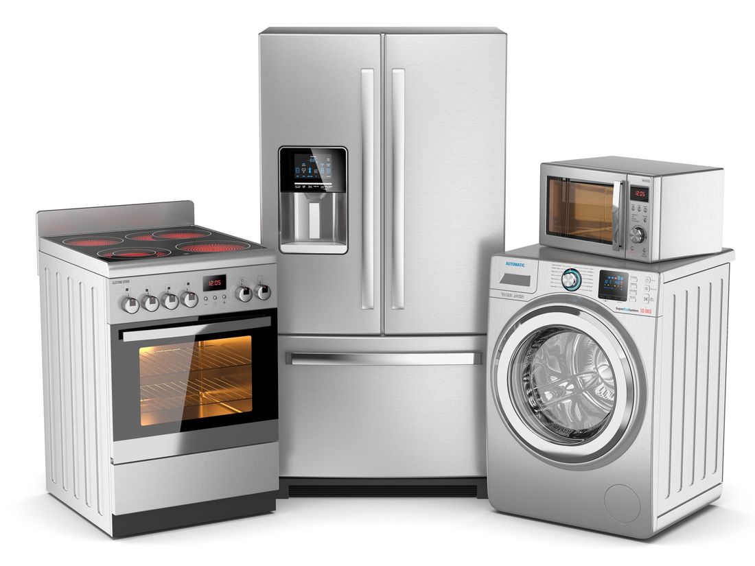 un forno una lavatrice e un frigorifero color argento