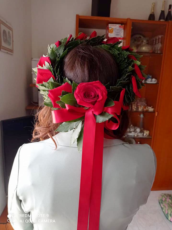 Corona di fiori tra i capelli