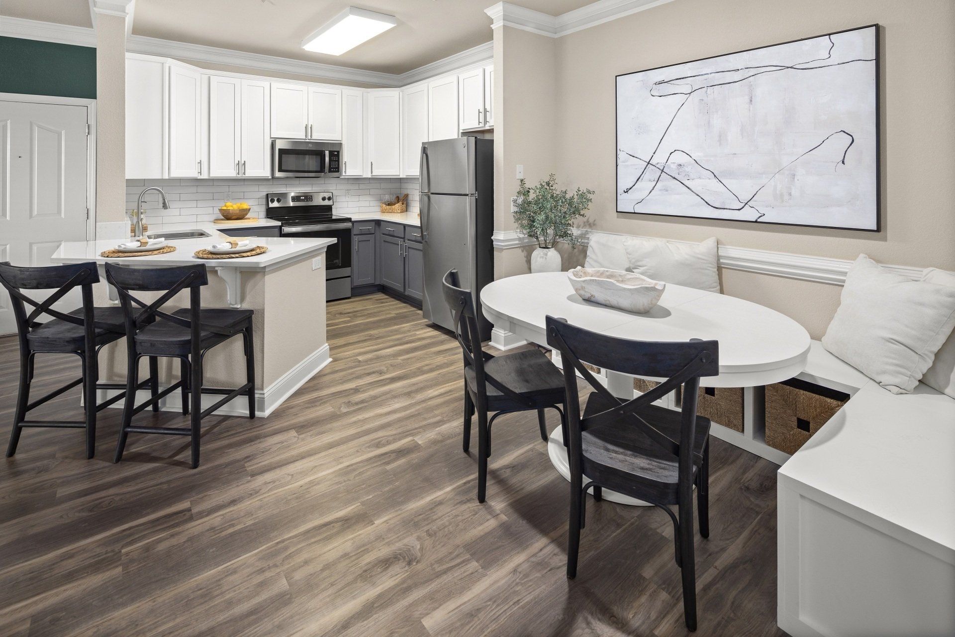 Kitchen and Dining Table at The Elliott.