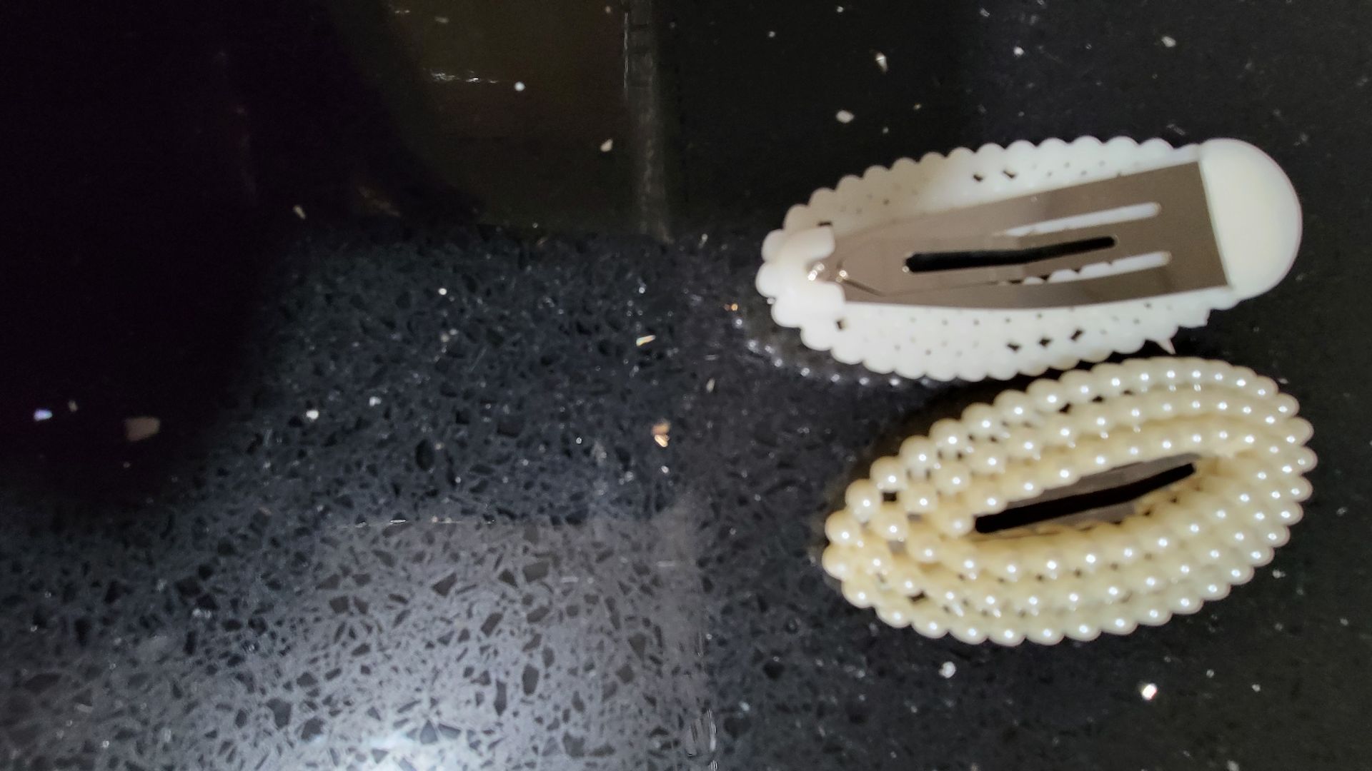 RF368 - 2 Pair Oval Pearl White Press Clip.