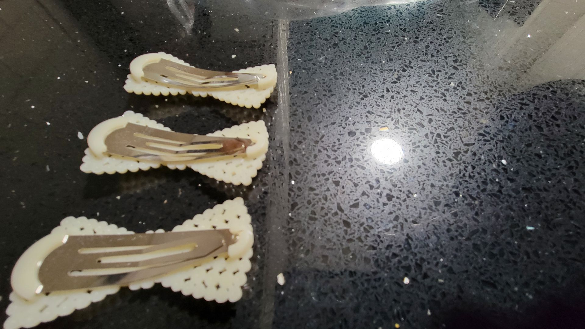 RF368- 2 Pair Small Bow White Press Clip For Woman and Girls.